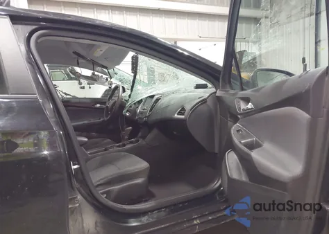 2019 Chevrolet Cruze Ls z USA, uszkodzony, nr VIN 1G1BC5SM6K7101477